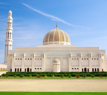 جامع السلطان قابوس في رمضان.. أجواء إيمانية وذكريات لا تنسى