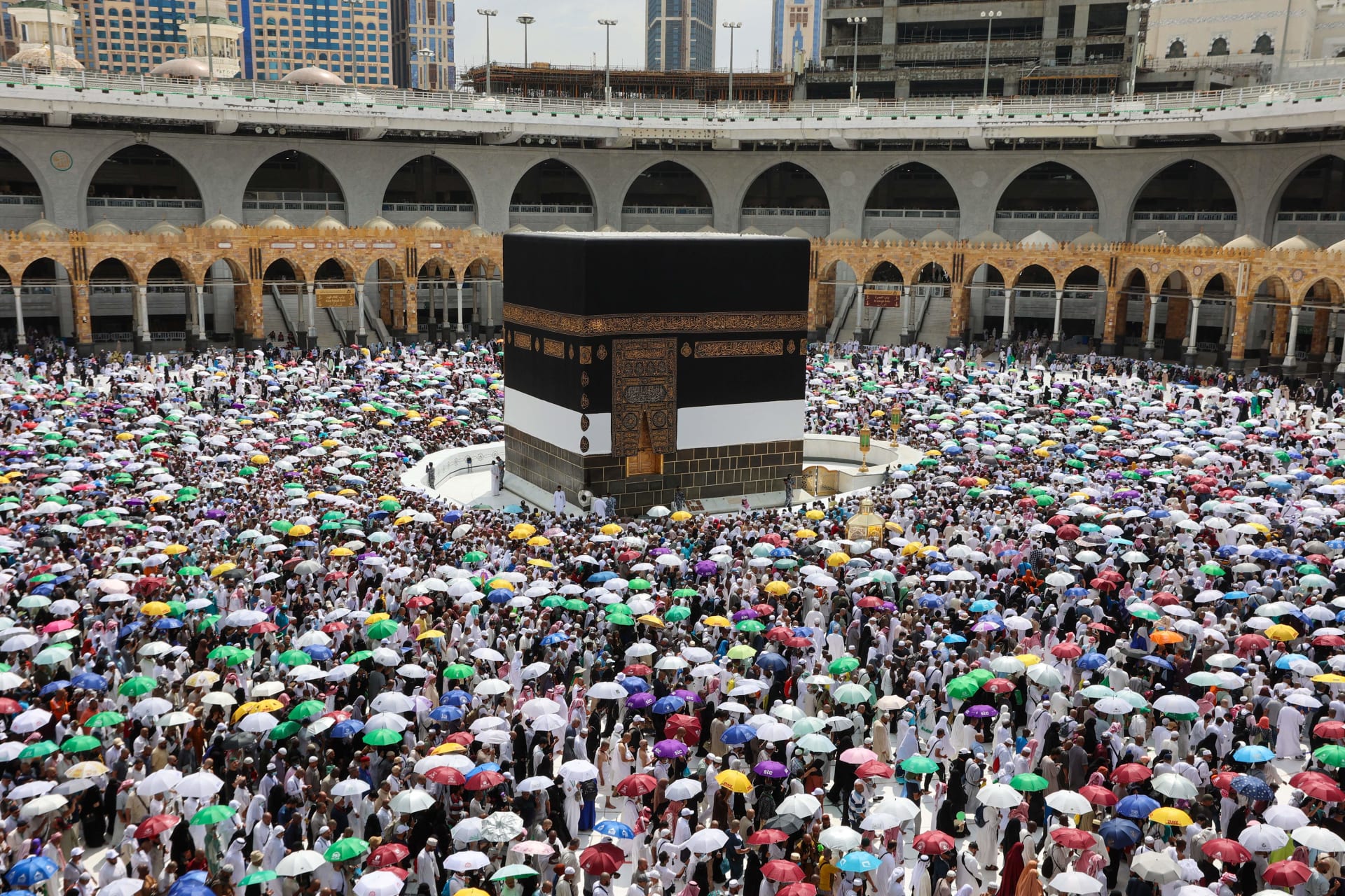تجد كل عام وسائل راحة تخفف عن الحجاج أداء الفريضة، وتسهل عليهم الوصول إلى المشاعر المقدسة وأداء مناسك الحج.