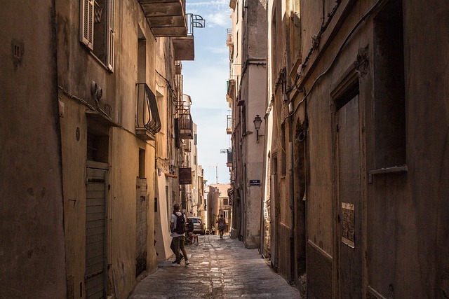 جزيرة كورسيكا في البحر المتوسط وأشهر معالمها